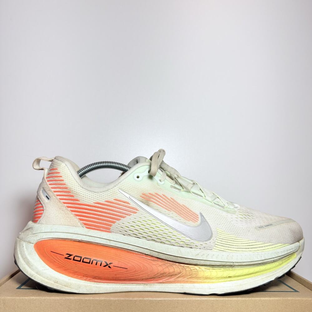 Nike Vomero 18 Barely Green Hyper Crimson Men's Size 11.5 Road Running Shoes